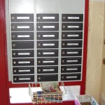 Nové poštové schránky - pohľad zvnútra domu
